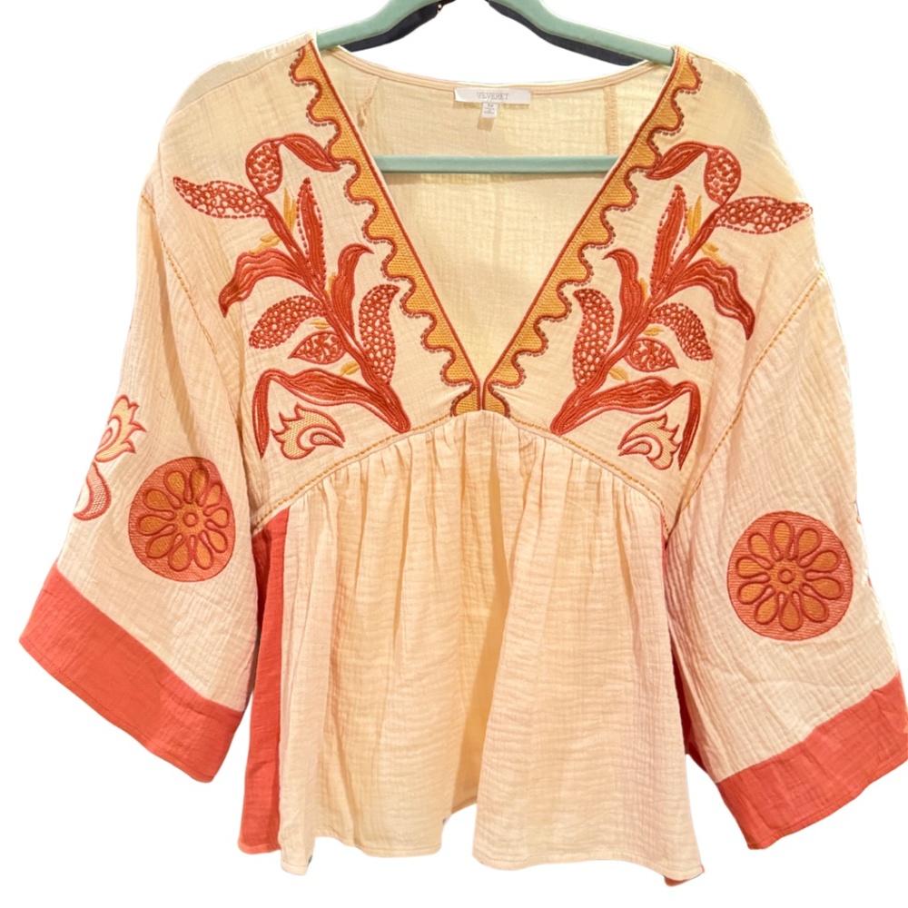 NWOT Veveret VIntage Embroidery Patch V Neck Top